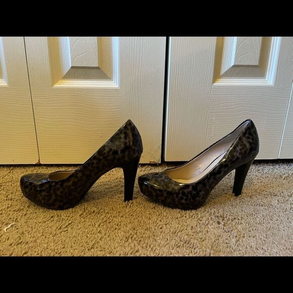 Animal Print (Snow Leopard) Franco Sarto Platform Heels - Picture 3 of 7